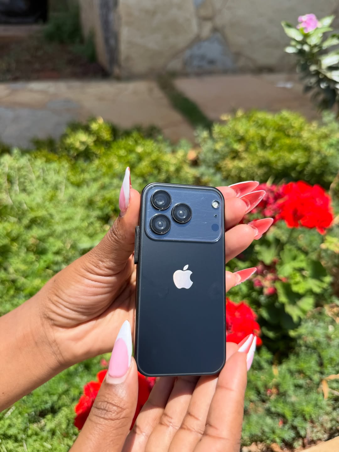 شبيه الأيفون 17 برو ماكس ميني